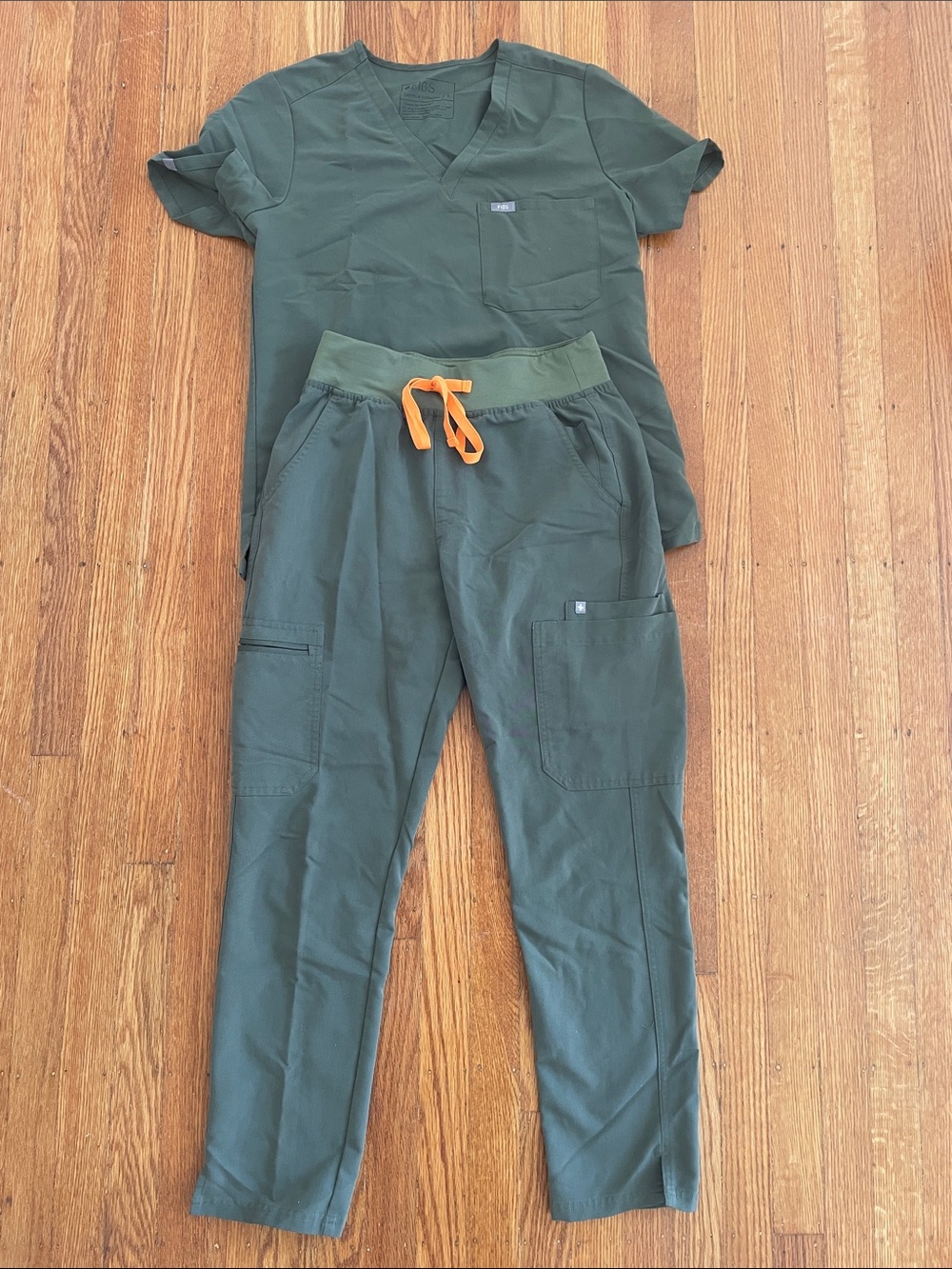 Women's Moss size small figs scrubs Catarina yola set
